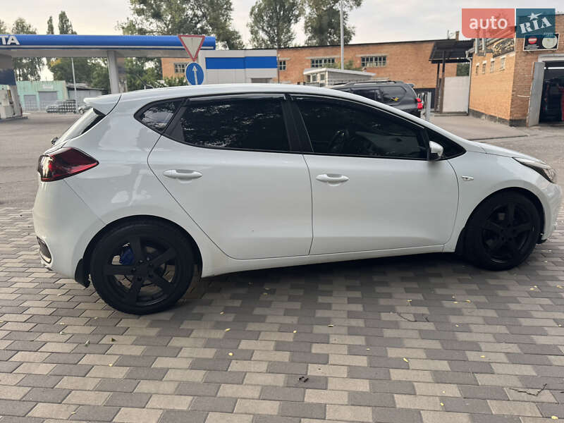 Хэтчбек Kia Ceed 2012 в Лубнах