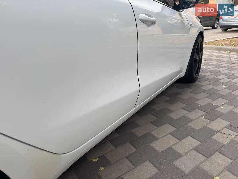 Хэтчбек Kia Ceed 2012 в Лубнах