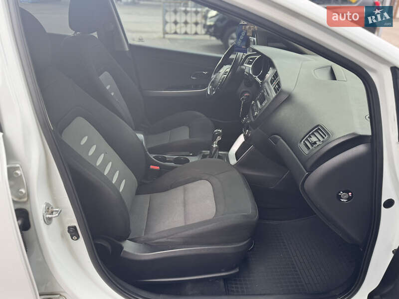 Хэтчбек Kia Ceed 2012 в Лубнах