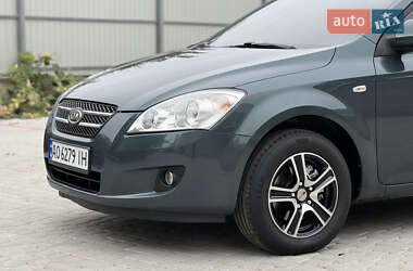 Хэтчбек Kia Ceed 2007 в 