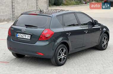 Хэтчбек Kia Ceed 2007 в 
