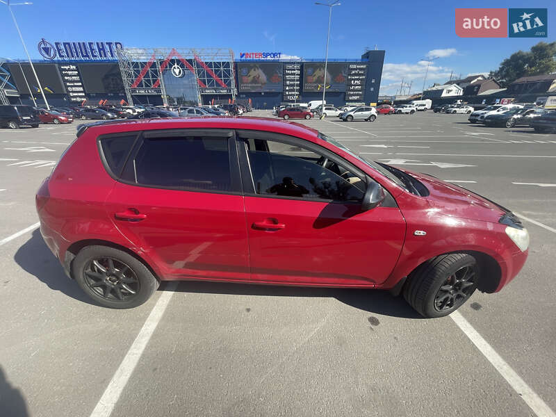 Хэтчбек Kia Ceed 2008 в Киеве