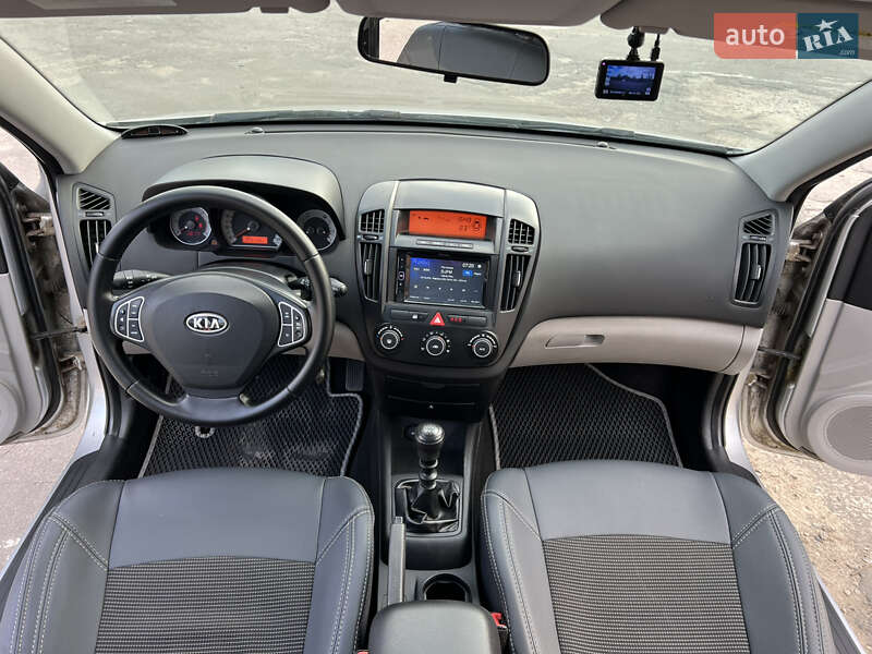 Хэтчбек Kia Ceed 2008 в Харькове