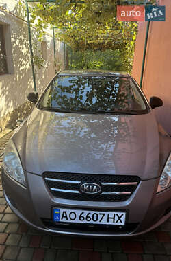 Хэтчбек Kia Ceed 2008 в 