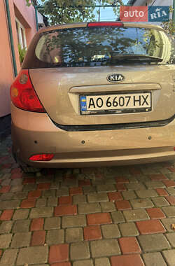 Хэтчбек Kia Ceed 2008 в 