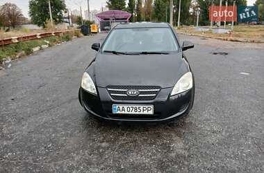 Хэтчбек Kia Ceed 2007 в 