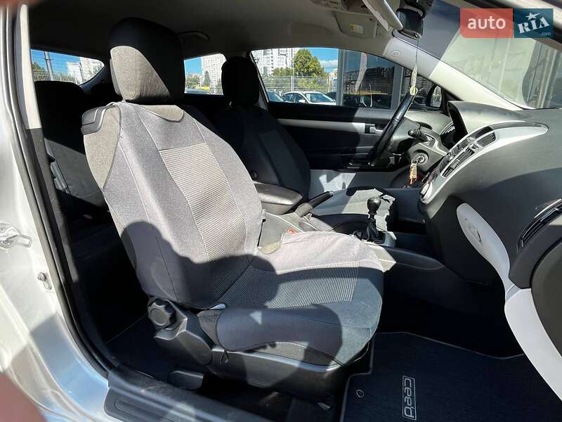 Хэтчбек Kia Ceed 2008 в Киеве