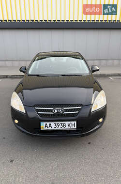 Хэтчбек Kia Ceed 2008 в 