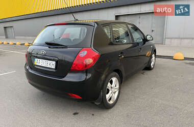Хэтчбек Kia Ceed 2008 в 