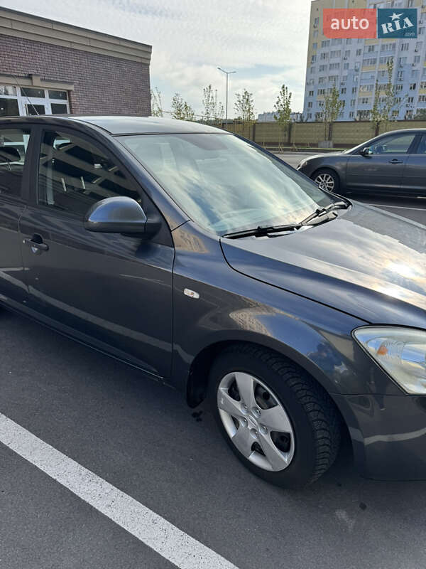 Хэтчбек Kia Ceed 2009 в Киеве