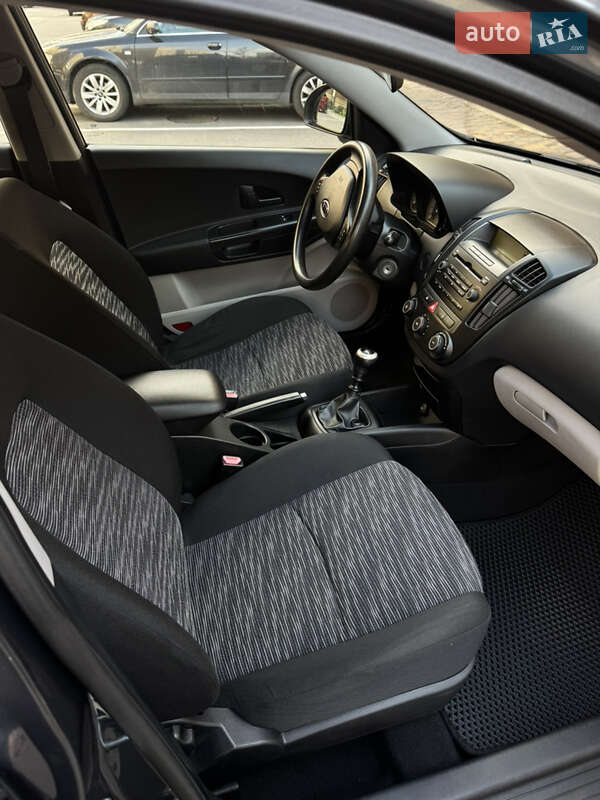 Хэтчбек Kia Ceed 2009 в Киеве