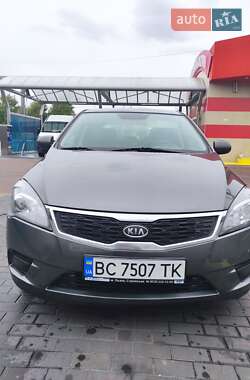 Хэтчбек Kia Ceed 2011 в Киеве