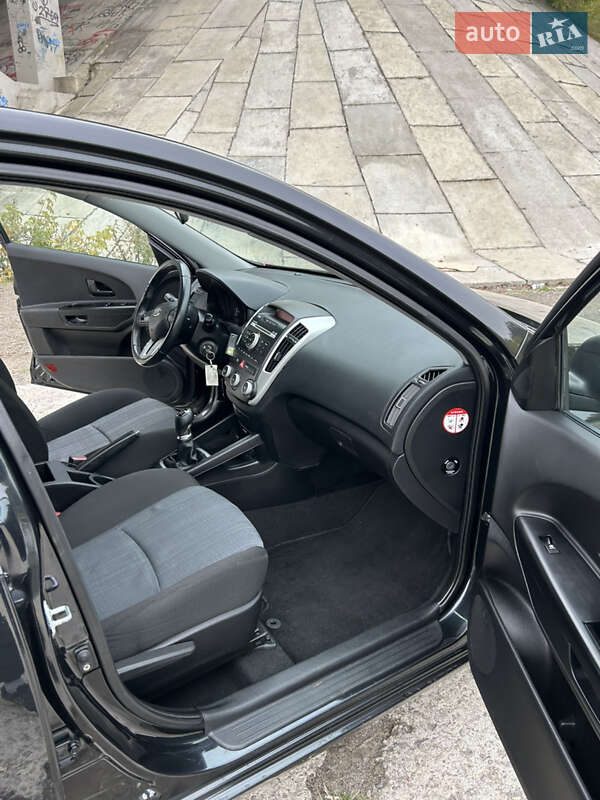 Хэтчбек Kia Ceed 2009 в Виннице