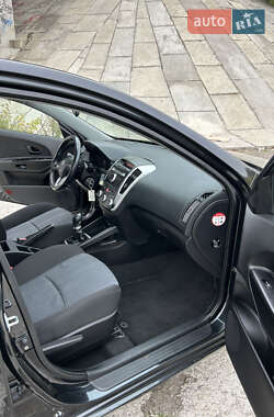 Хэтчбек Kia Ceed 2009 в 