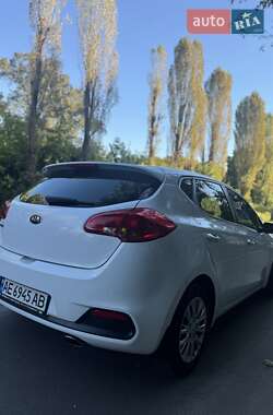 Хэтчбек Kia Ceed 2013 в 