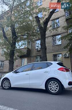 Хэтчбек Kia Ceed 2013 в 