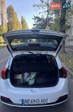 Хэтчбек Kia Ceed 2013 в 
