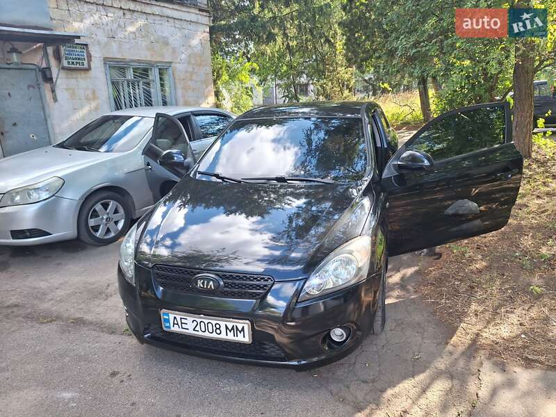 Хэтчбек Kia Ceed 2008 в 