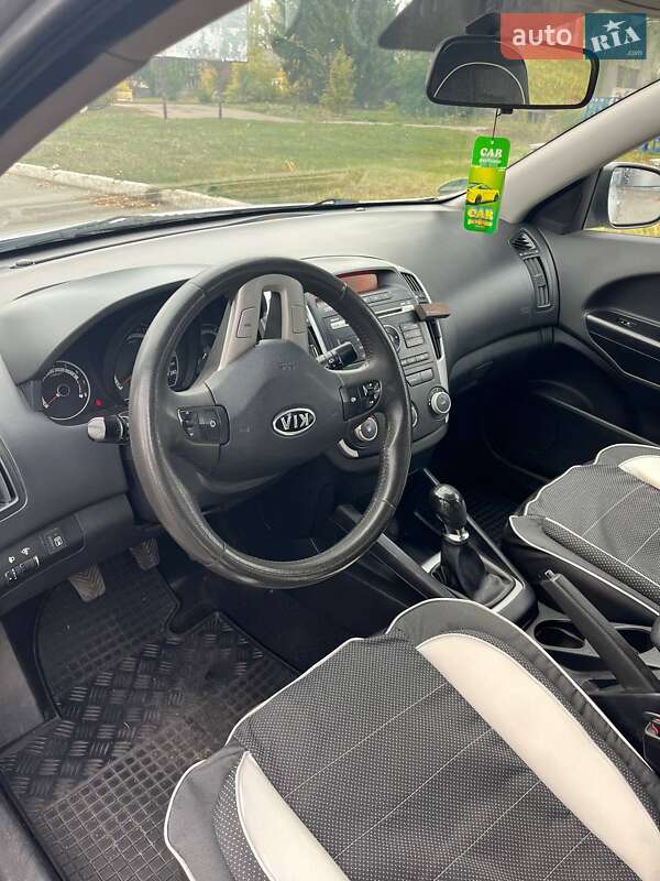 Универсал Kia Ceed 2011 в Полтаве