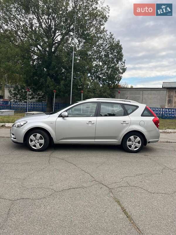 Универсал Kia Ceed 2011 в Полтаве
