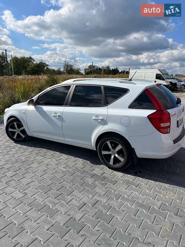 Хэтчбек Kia Ceed 2009 в Комарному