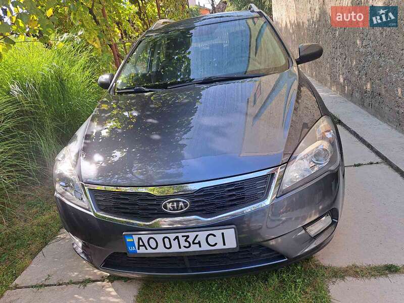 Универсал Kia Ceed 2010 в Ужгороде
