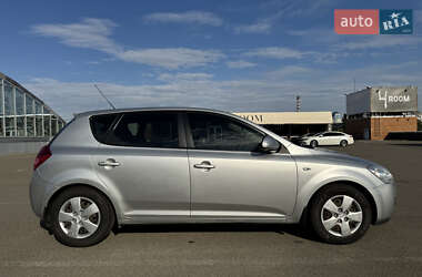 Хэтчбек Kia Ceed 2007 в 