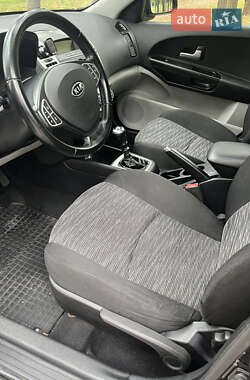 Хэтчбек Kia Ceed 2008 в 