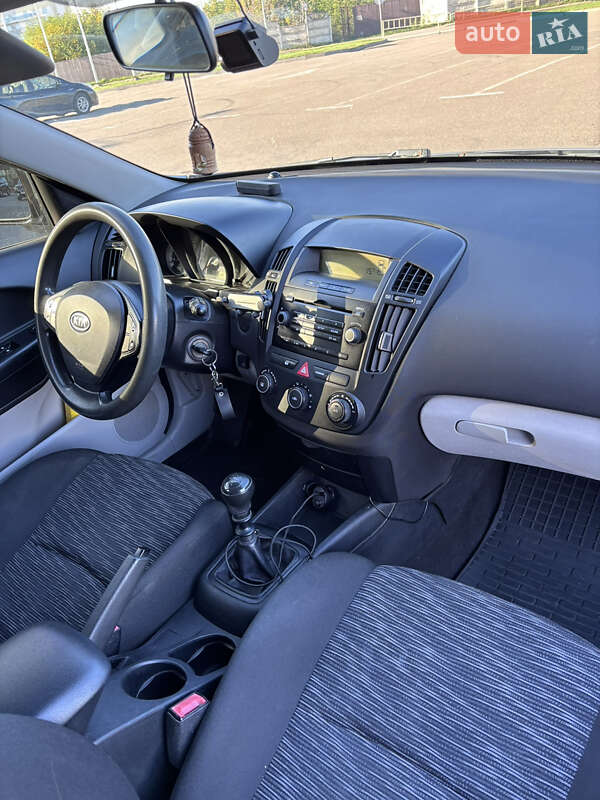 Хэтчбек Kia Ceed 2008 в Киеве