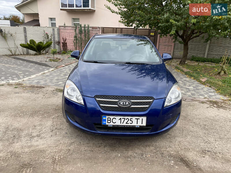 Хэтчбек Kia Ceed 2009 в Харькове