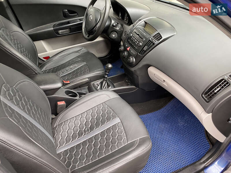 Хэтчбек Kia Ceed 2009 в Харькове