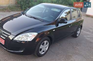 Хэтчбек Kia Ceed 2008 в 