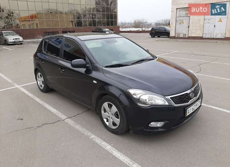 Хетчбек Kia Ceed 2011 в Києві фото 3 Хетчбек Kia Ceed 2011 в Києві