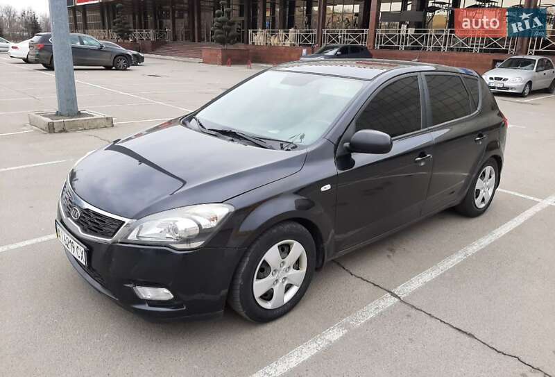 Хетчбек Kia Ceed 2011 в Києві фото 7 Хетчбек Kia Ceed 2011 в Києві