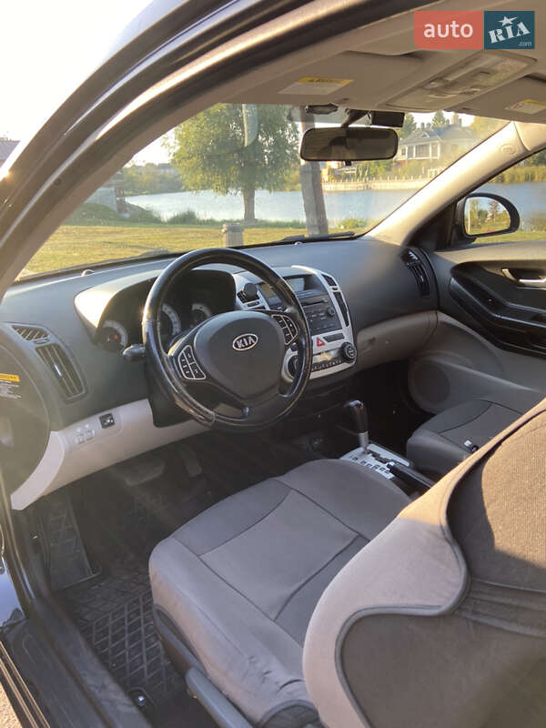 Хэтчбек Kia Ceed 2008 в Киеве