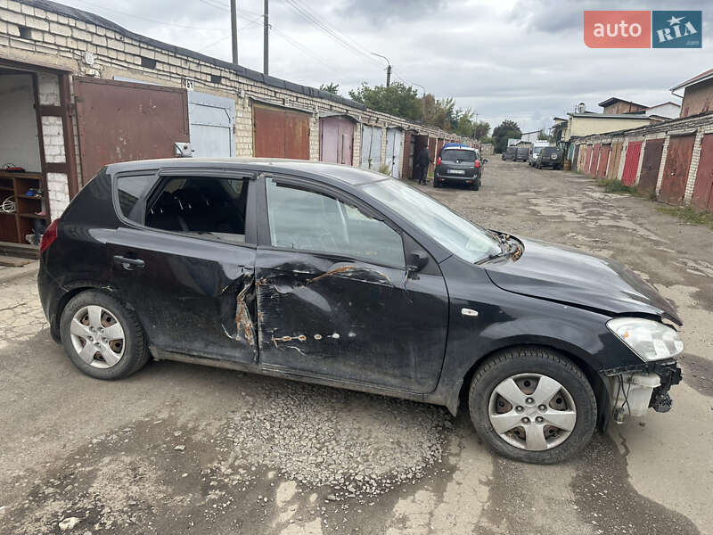 Хэтчбек Kia Ceed 2007 в Луцке