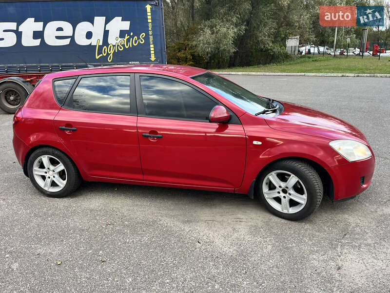 Хэтчбек Kia Ceed 2008 в Киеве