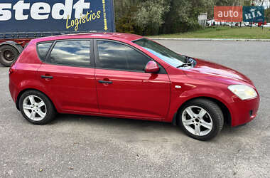 Хэтчбек Kia Ceed 2008 в 
