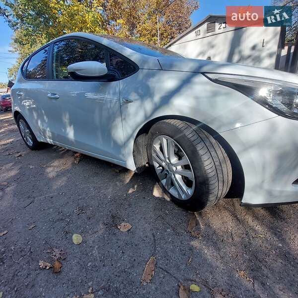 Хэтчбек Kia Ceed 2012 в Одессе