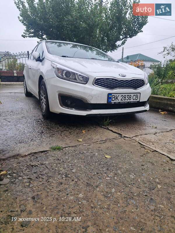 Хетчбек Kia Ceed 2017 в Вараші фото Хетчбек Kia Ceed 2017 в Вараші