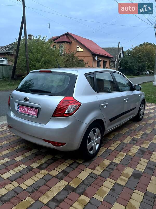 Хетчбек Kia Ceed 2010 в Ніжині фото 5 Хетчбек Kia Ceed 2010 в Ніжині