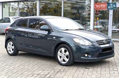 Хэтчбек Kia Ceed 2008 в 