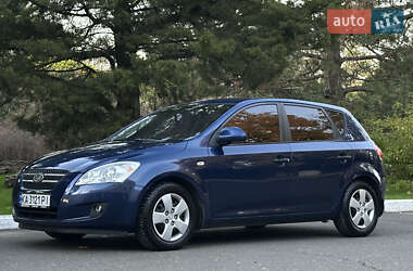 Хетчбек Kia Ceed 2008 в 
