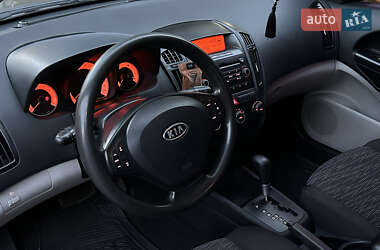 Хетчбек Kia Ceed 2008 в 