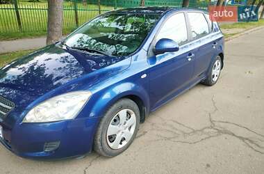 Хэтчбек Kia Ceed 2008 в 