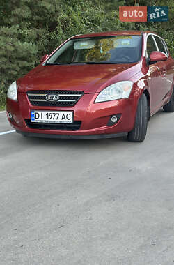 Хэтчбек Kia Ceed 2007 в 