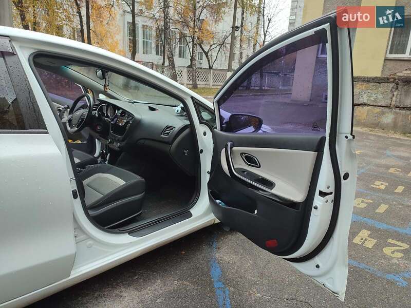 Хетчбек Kia Ceed 2012 в Києві фото 3 Хетчбек Kia Ceed 2012 в Києві