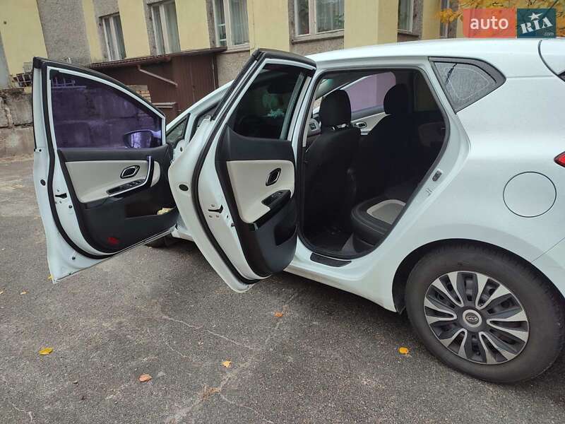 Хетчбек Kia Ceed 2012 в Києві фото 10 Хетчбек Kia Ceed 2012 в Києві