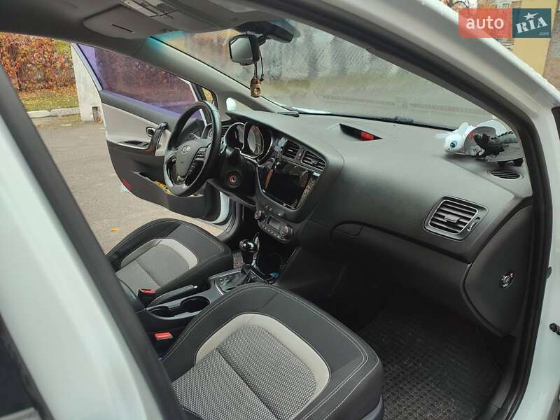 Хетчбек Kia Ceed 2012 в Києві фото 15 Хетчбек Kia Ceed 2012 в Києві