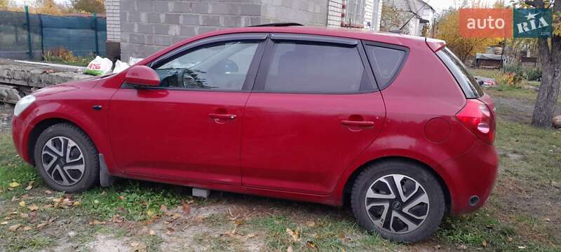 Хэтчбек Kia Ceed 2006 в Богуславе